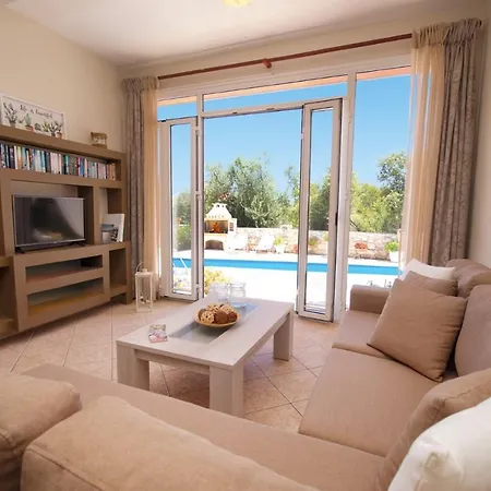 Marina Epavlis By Willa *