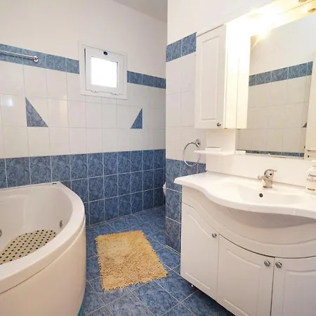 Marina Epavlis By Willa Karavomylos