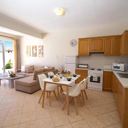 Vila Marina Epavlis By *